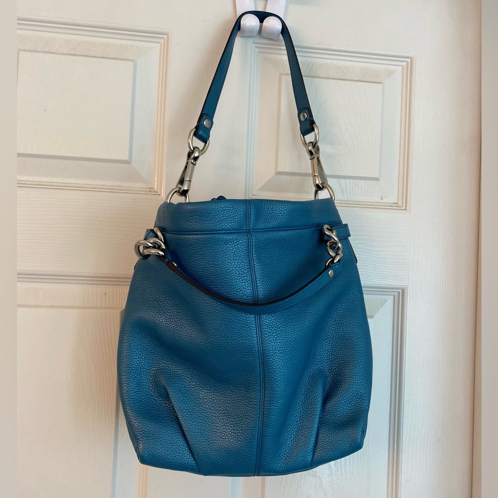 🙌🙌 BOGO 1/2 OFF 🙌🙌  Absolutely Beautiful Blue Coach Shoulder Bag